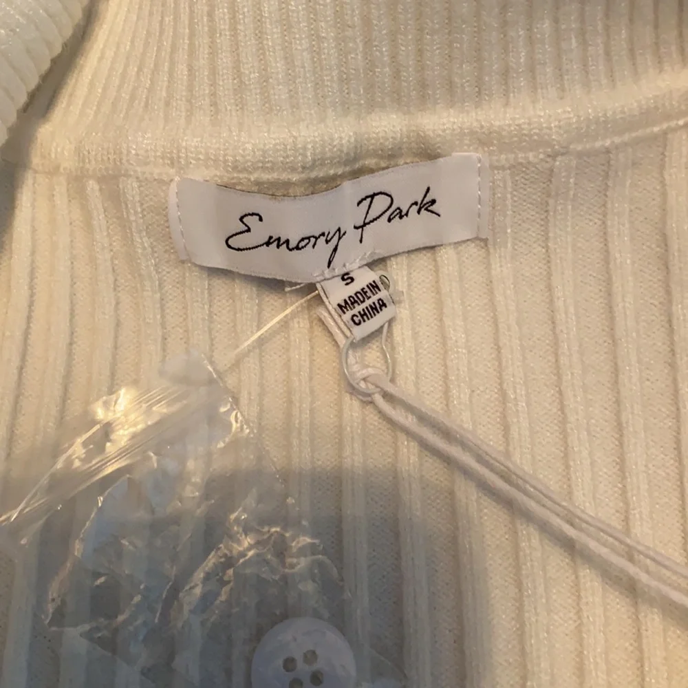 Cropped button down sweater with collar - Picture 5 of 7